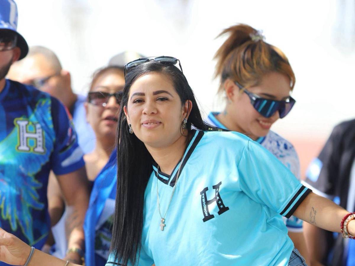 Honduras - El Salvador: Bellas chicas y curiosa petición a Palma