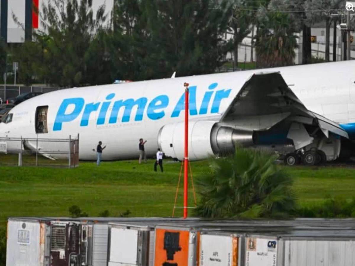 Así ocurrió el accidente del avión de Amazon que dejó 5 muertos al embestir vehículos en Miami