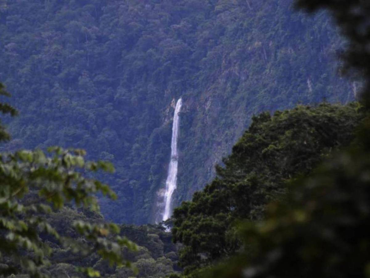 Playas, montañas y pueblos mágicos que encantan en Honduras