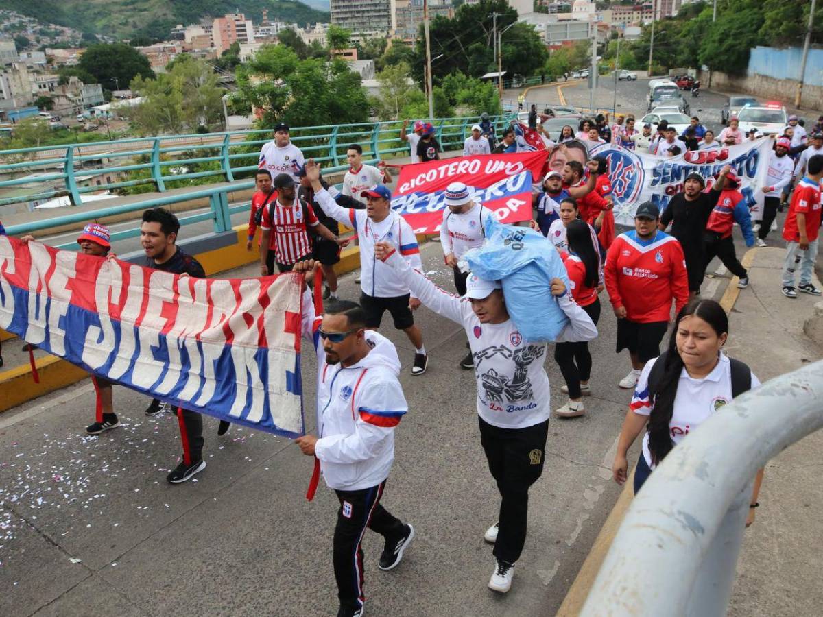 ¡Ambientazo! Fiesta de la Ultra Fiel y las chicas sensación en el Chelato Uclés