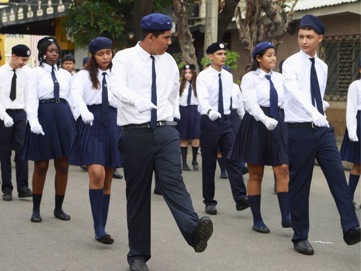 Con fervor cívico, los más pequeños desfilan con patriotismo en San Pedro Sula