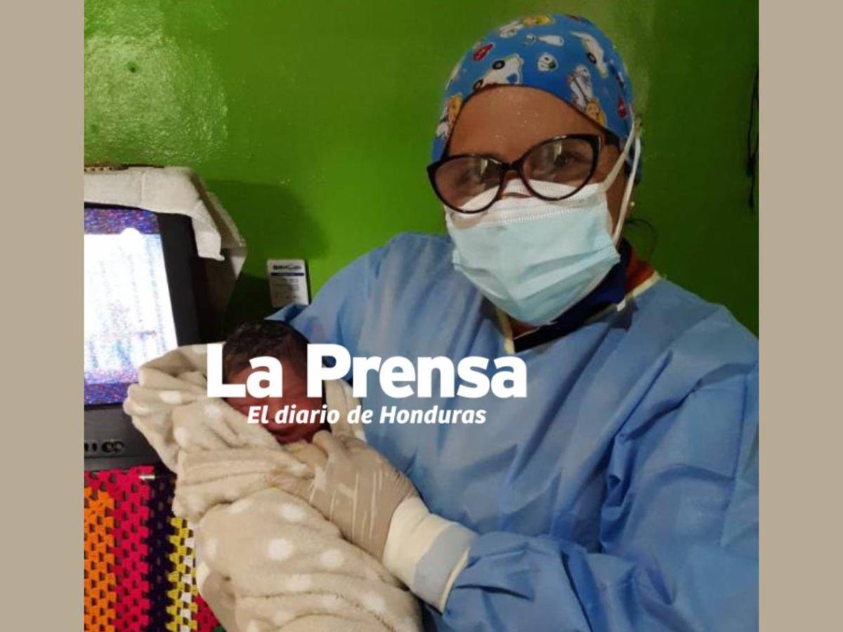 ¿Quién es la mujer que atendió el parto de la bebé que nació dentro de un carro en San Pedro Sula?