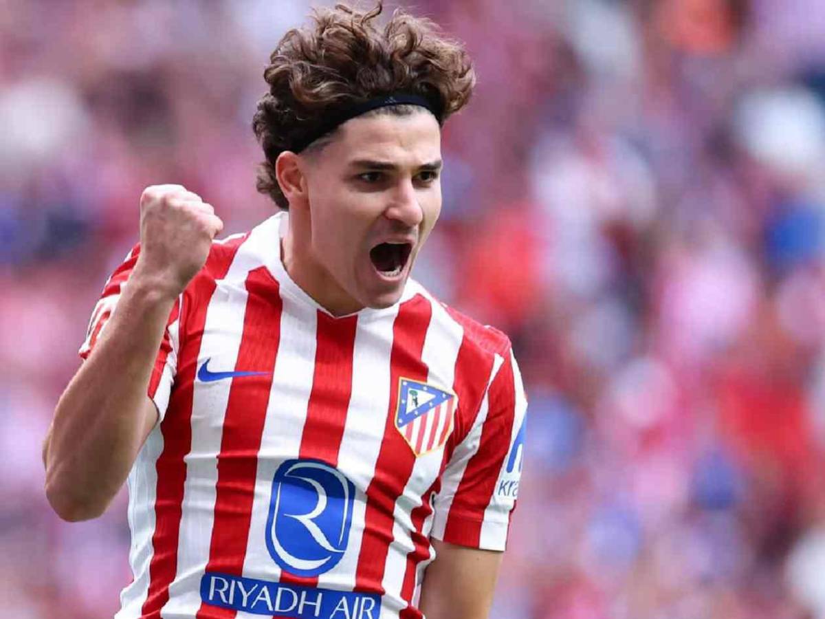 Barcelona quiere agitar el mercado: increíble oferta a Julián y revelan su postura