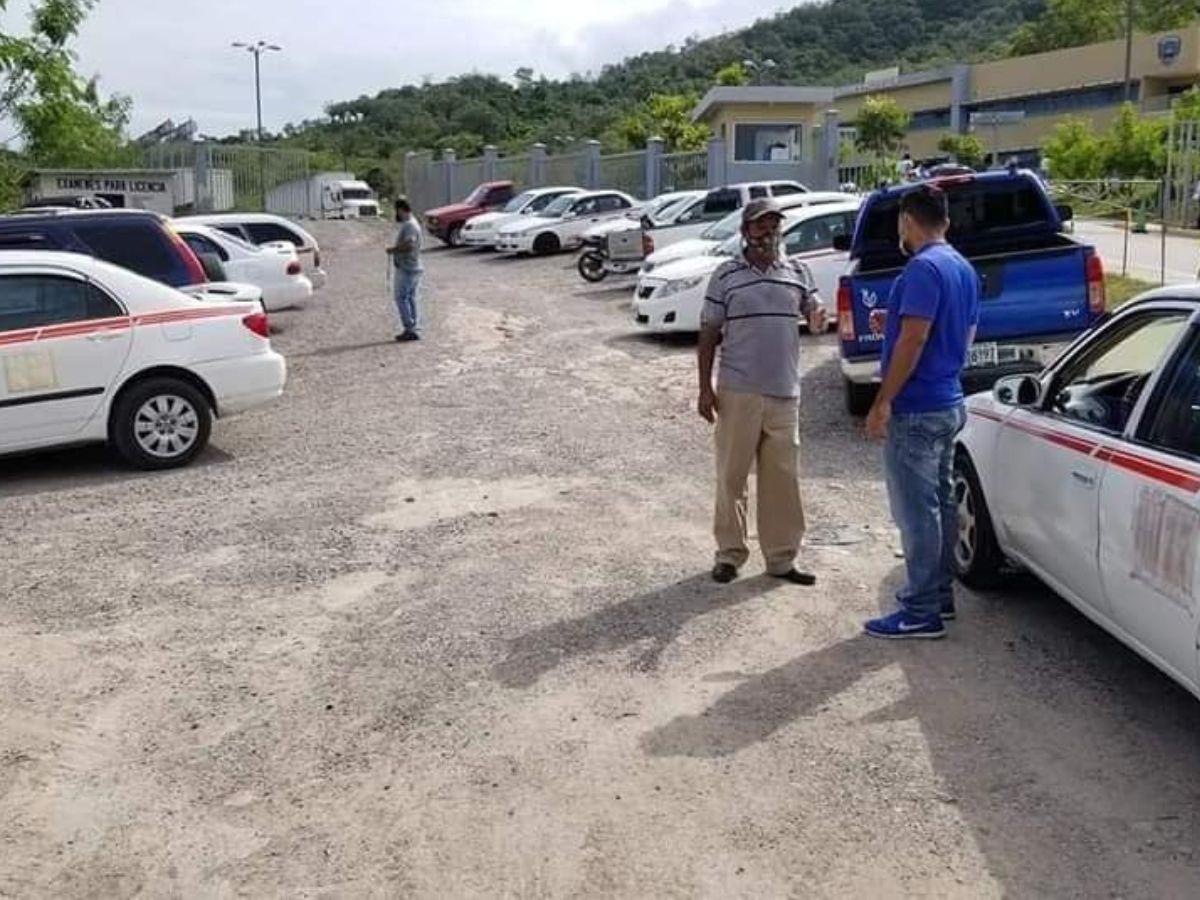 Amarran a conductores y roban sus taxis en Santa Bárbara