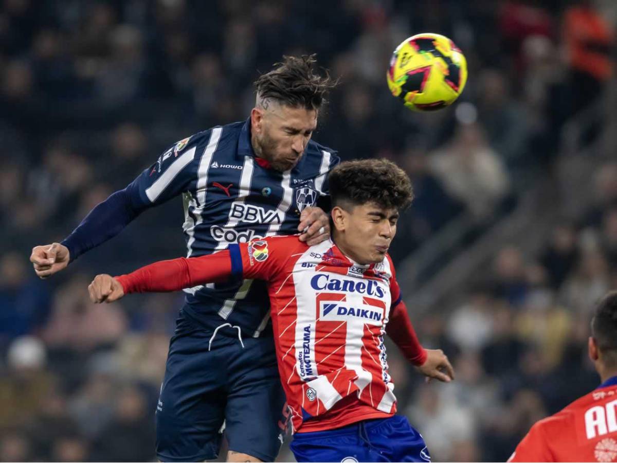 Sergio Ramos debutó con Monterrey: causa locura y casi hace un golazo