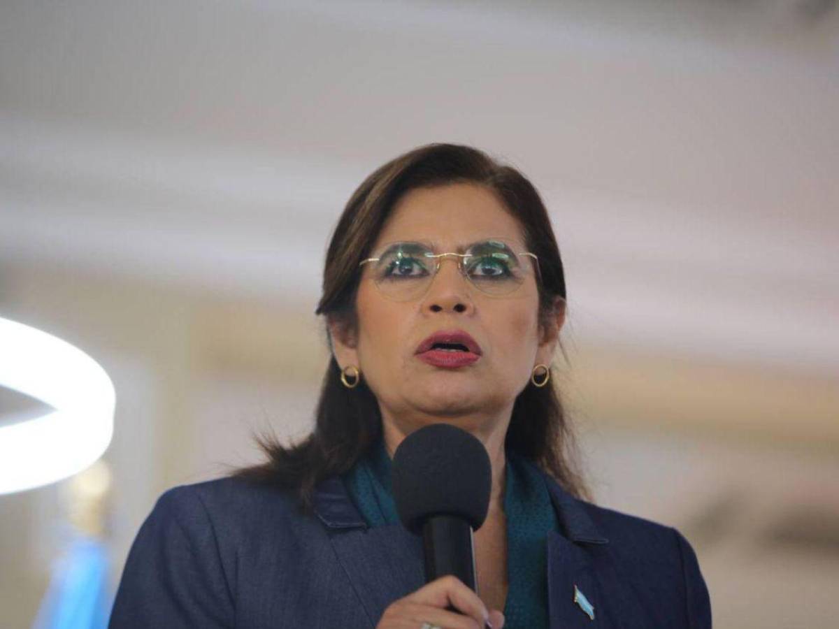 Inesperada respuesta de Rixi Moncada tras advertencia de Nasralla