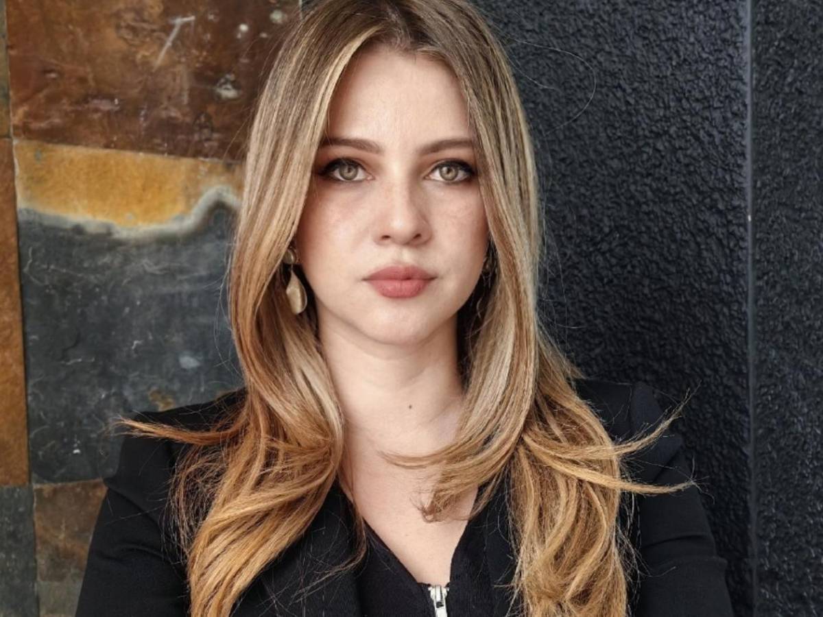 Lindas periodistas de Honduras y Costa Rica: Una se retiró y ella fue conquistada por jugador