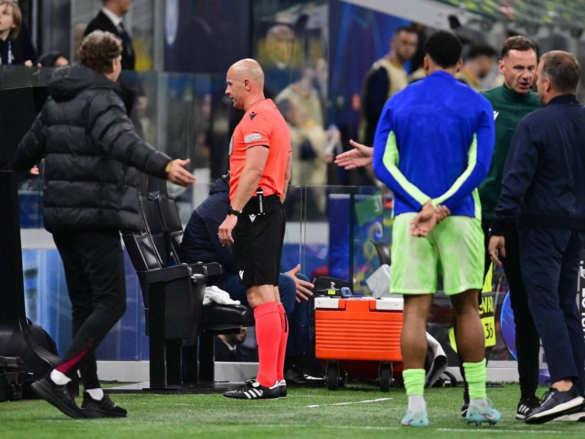 El árbitro Marciniak se burla de las quejas del Barcelona y le manda un aviso