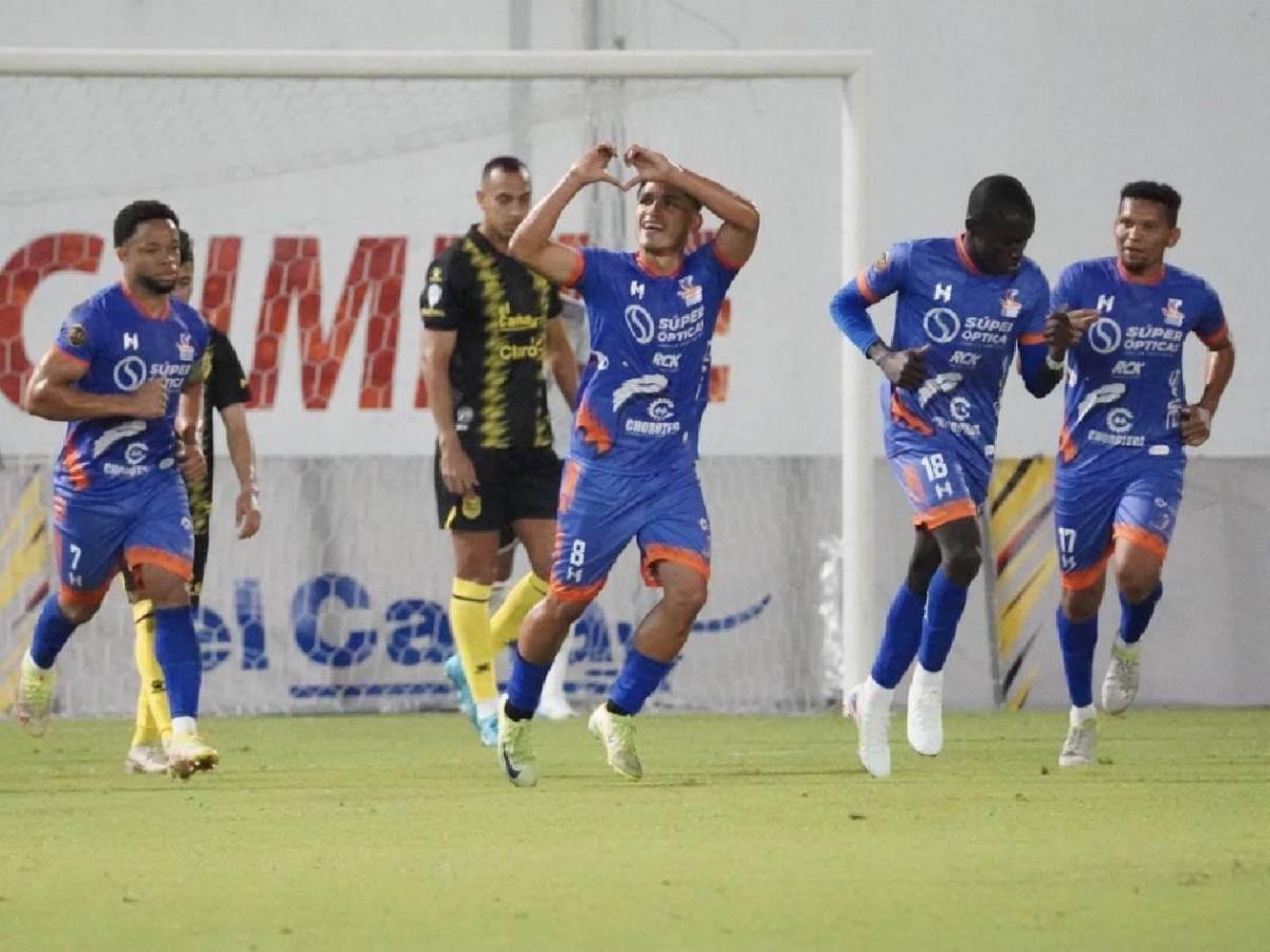 Alegría del Real España, chicas, susto con jugador y gesto de Jeaustin