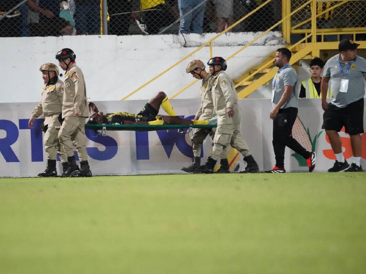 Alegría del Real España, chicas, susto con jugador y gesto de Jeaustin