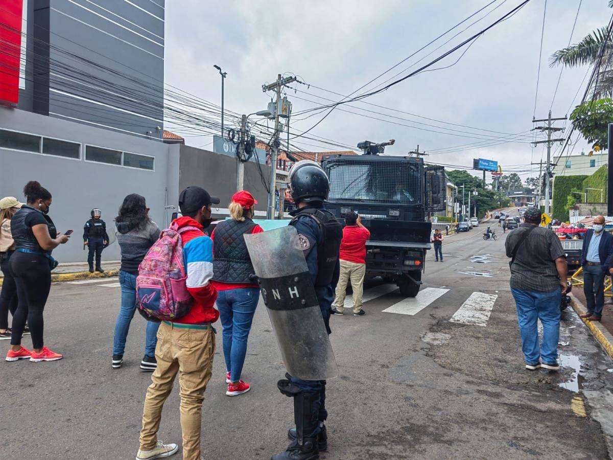 Colectivos de Libre arrecian protestas por despidos injustificados