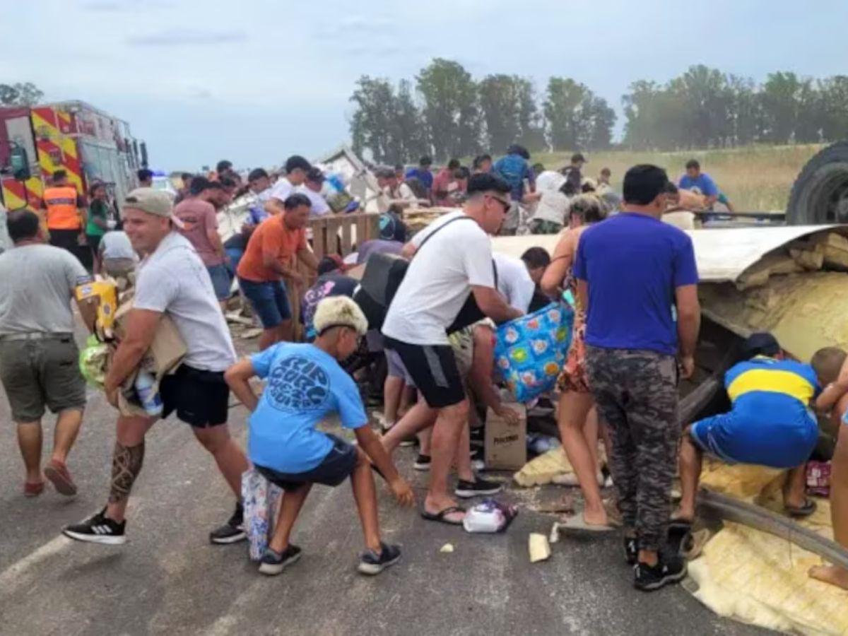 Vecinos aledaños a la zona del accidente.