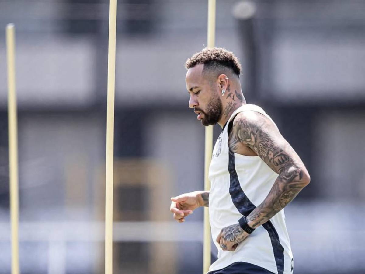 Neymar negocia su salida del Santos e iría a impensado club: Hondureño atento