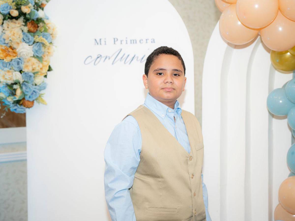 Celebrando la Primera Comunión de Jorge Ozael