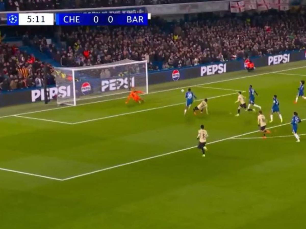 Hansi Flick, molesto con dos jugadores del Barcelona tras ridículo ante Chelsea