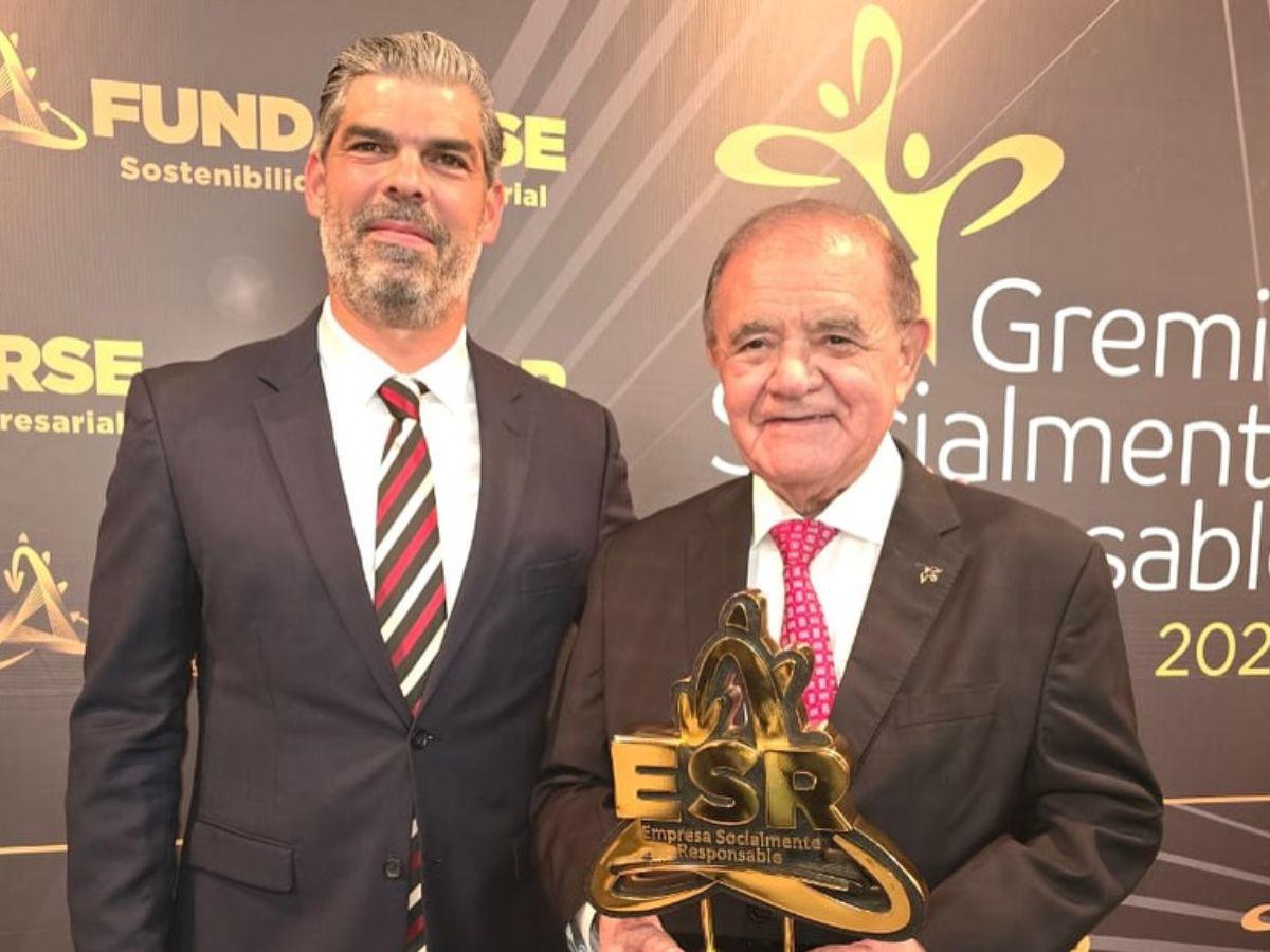 Jorge Quintana junto a Alberto Díaz Lobo, Presidente de Corporación La Cumbre.