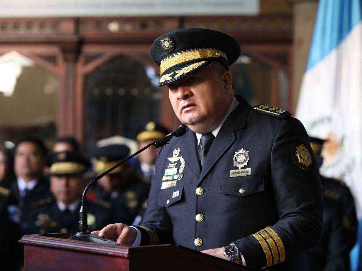 Así fue el emotivo homenaje a policías asesinados en motines en Guatemala