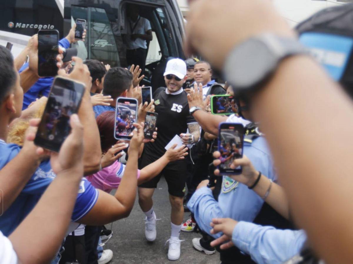 Selección Salvadoreña de Tiktokers desata furor en su llegada al Morazán