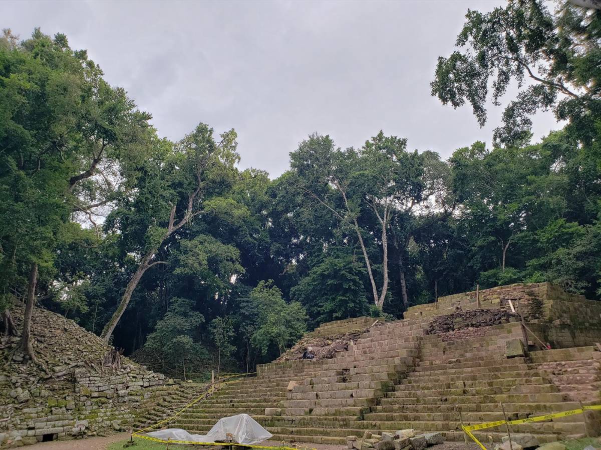 Japoneses buscan tumbas reales en Copán con ayuda de rayos cósmicos