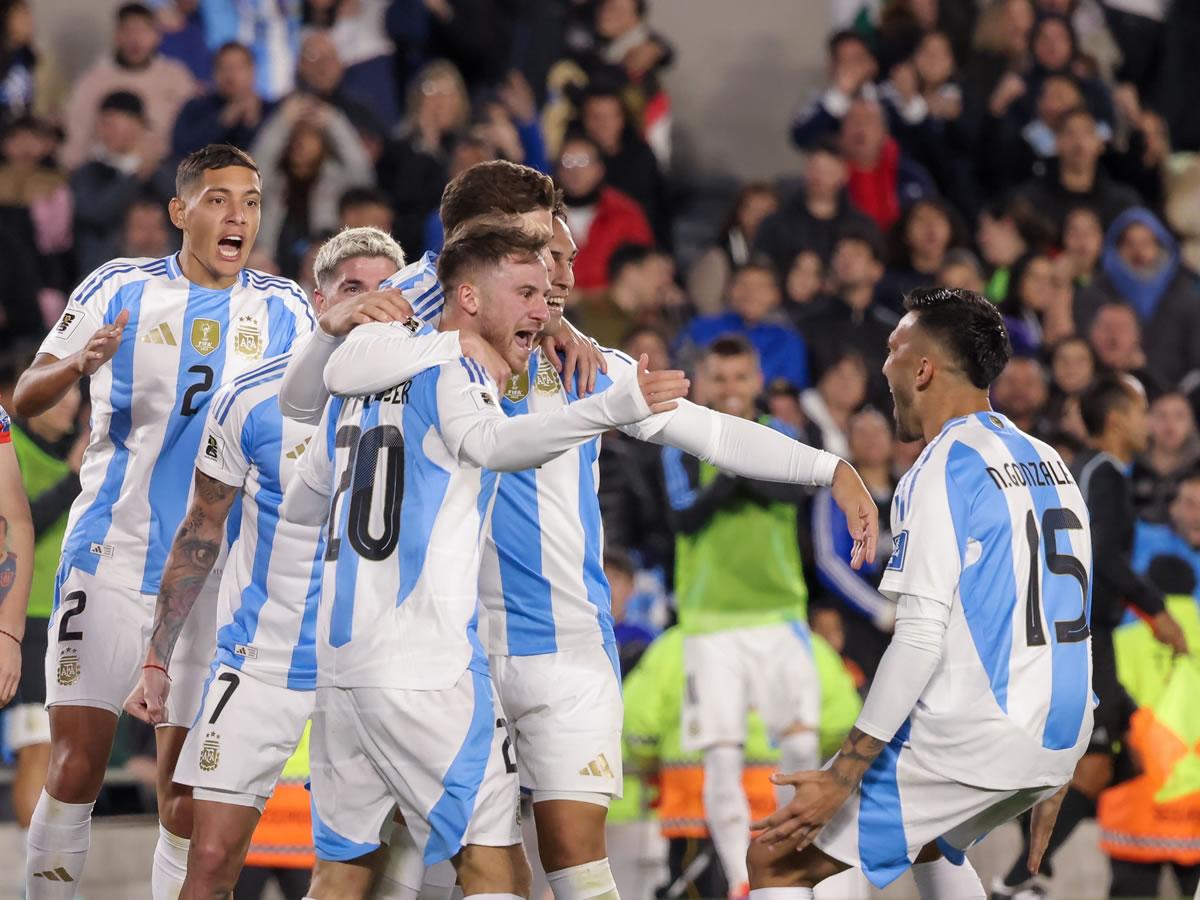 Argentina, sin Messi, golea a Chile y se afianza en las eliminatorias sudamericanas