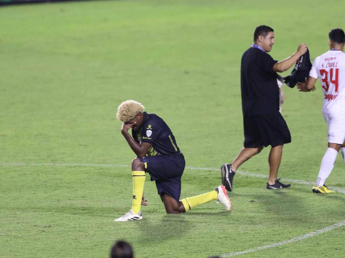 Real España hundido, decepción y así reaccionó Jeaustin tras perder la final ante Olimpia