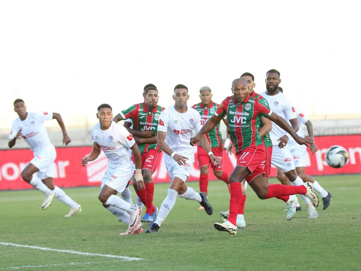 Tremenda pelea de jugadores, tristeza de Keosseián y percance con hincha