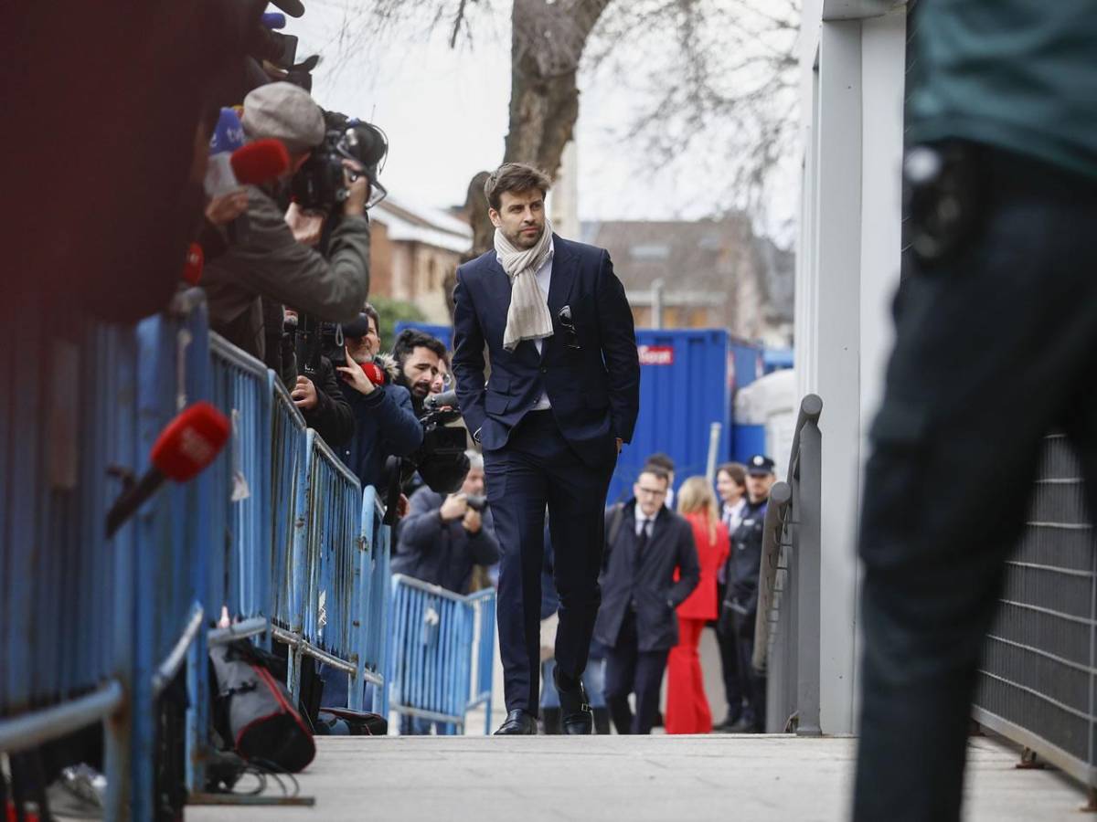 Gerard Piqué rompe a llorar ante el juez, mientras Shakira factura