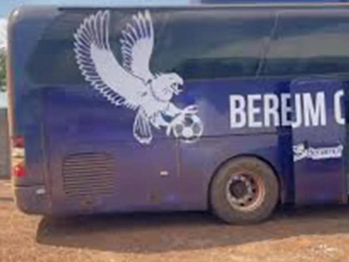 Asesinan a futbolista durante un asalto a autobús de su equipo