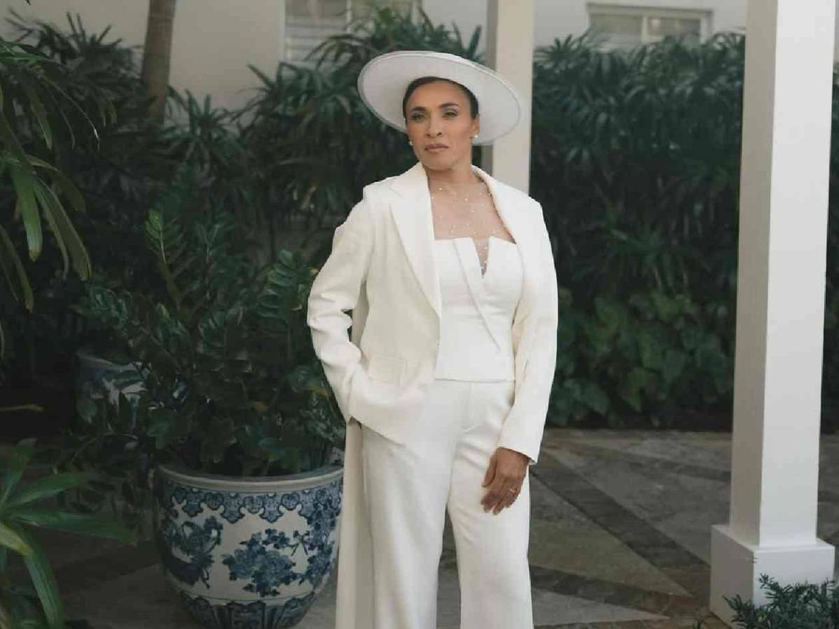 La mejor futbolista del mundo se casó con excompañera: su boda causa revuelo