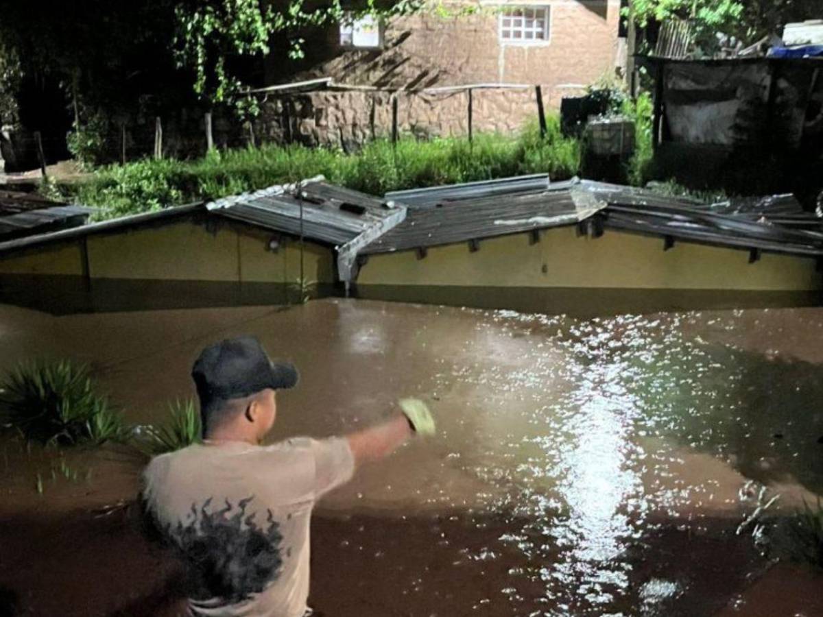 Dramáticas fotos: casas quedan bajo el agua tras intensas lluvias en Santa Lucía