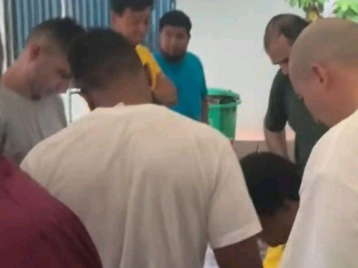 Inmigrantes denuncian maltratos y abandonan tras ser deportados de EE.UU. a África