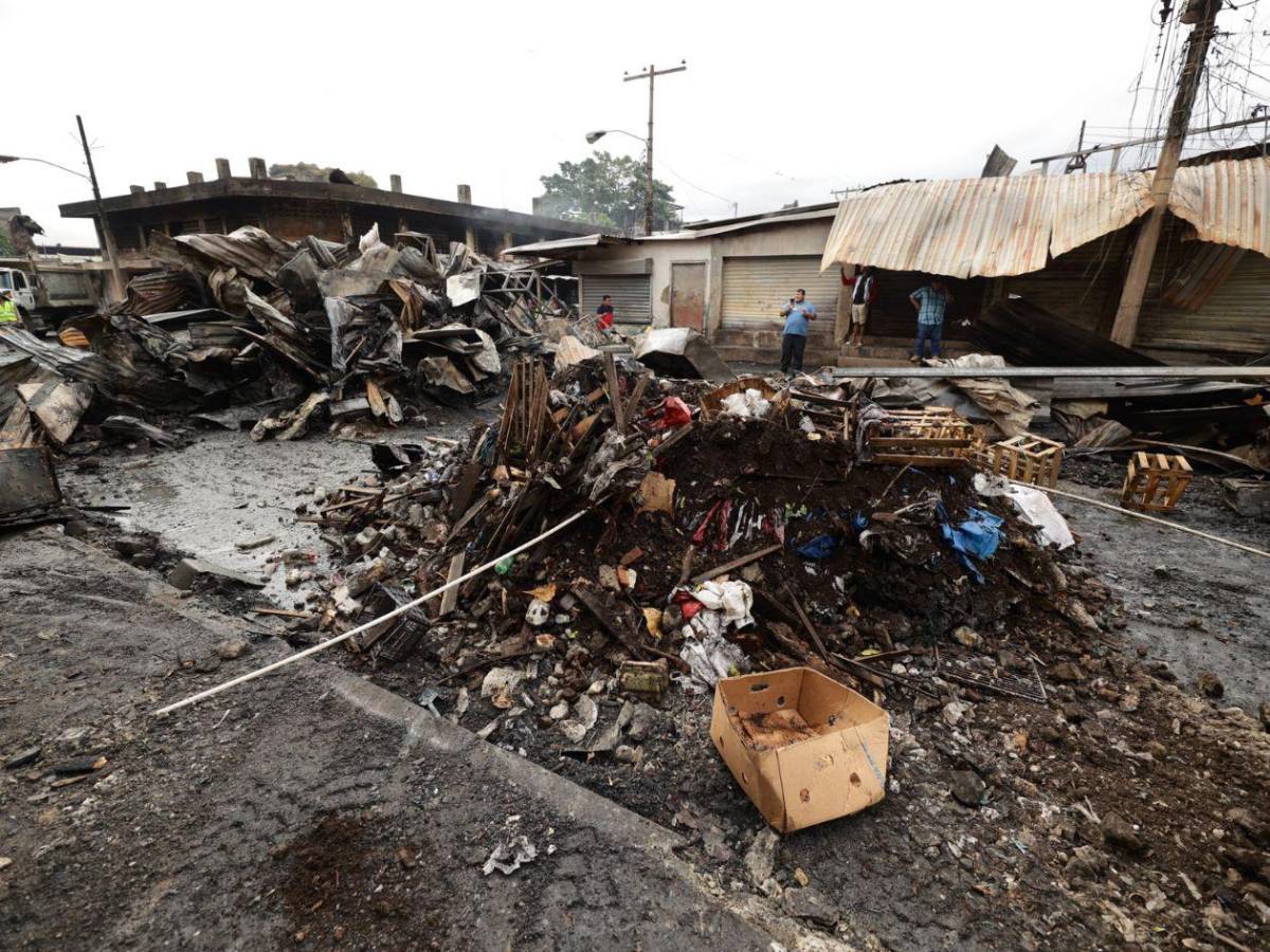 Imágenes que duelen: así luce el mercado Medina un día después del incendio