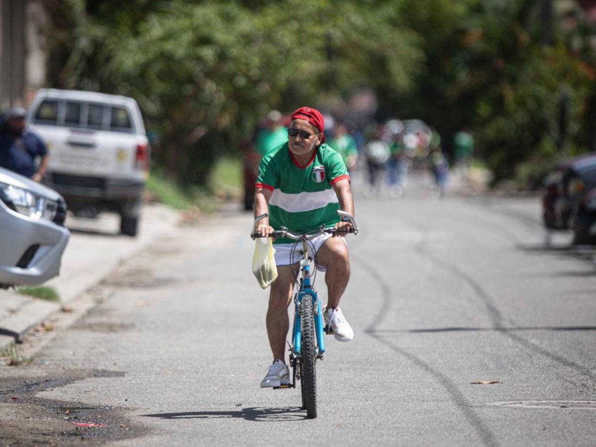 Chicas lindas y ambiente familiar en las gradas del Yankel Rosenthal