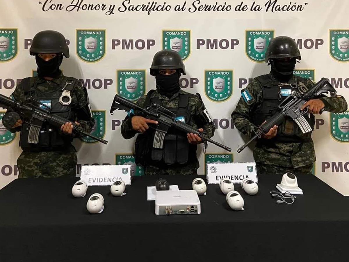 La Policía Militar presentó las cámaras decomisadas.