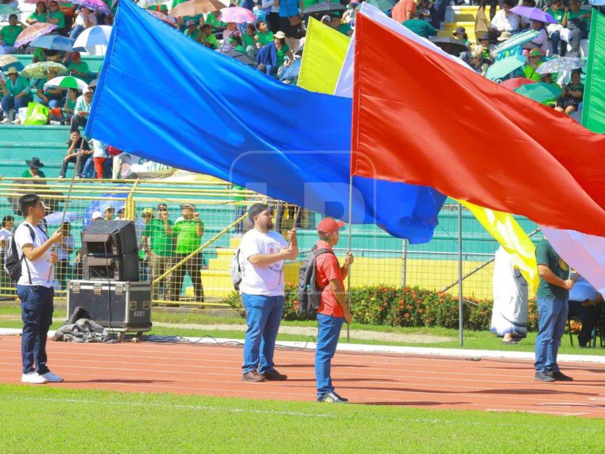 Corazones ardientes: 30,000 fieles llenan el Estadio Olímpico en la Santa Misión 2026