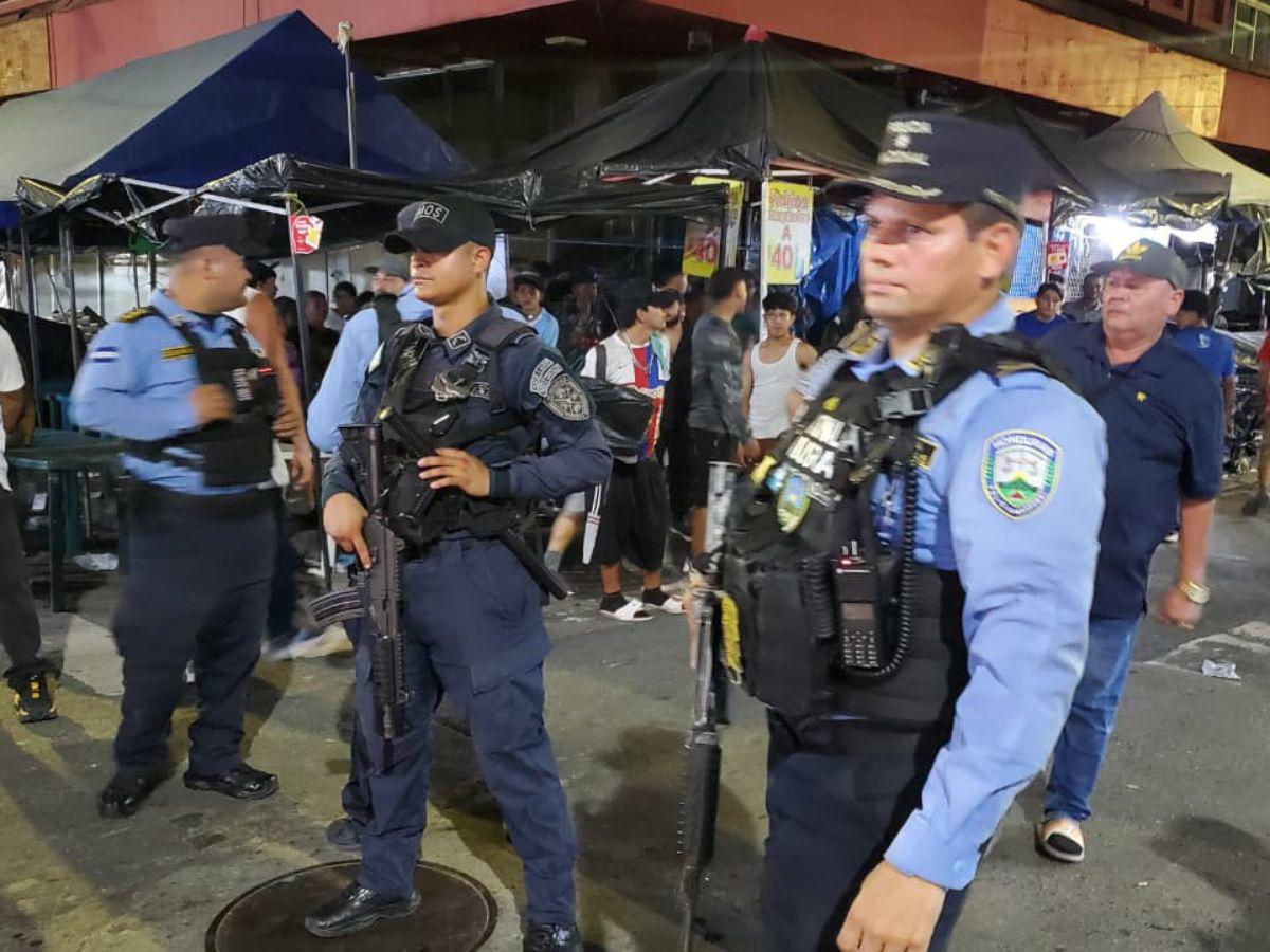 Policía Nacional y Militar evitan saqueos en centro de San Pedro Sula