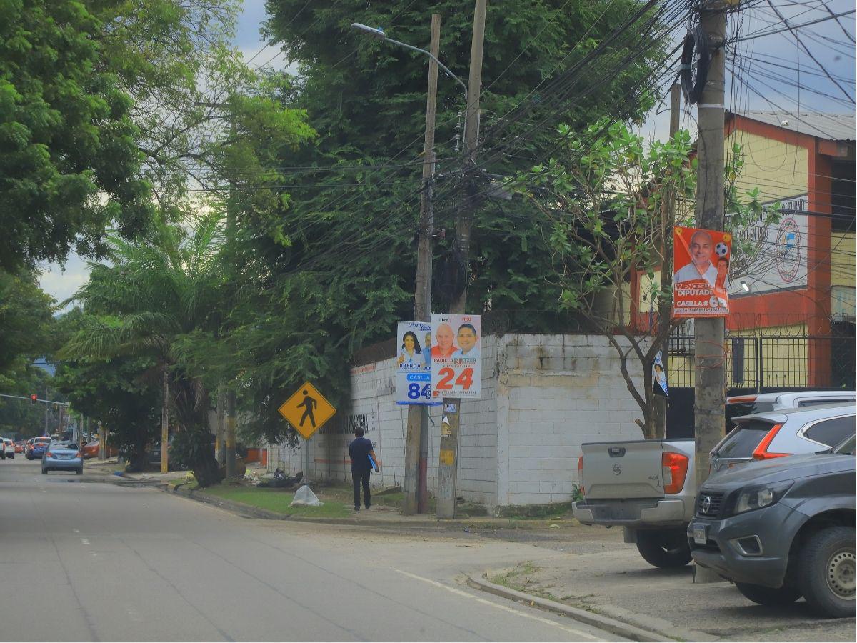 Continúa propaganda política en las calles pese al vencimiento del plazo legal de retiro