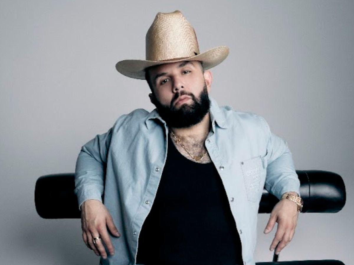 Carin León responde si es gay y sorprende a todos