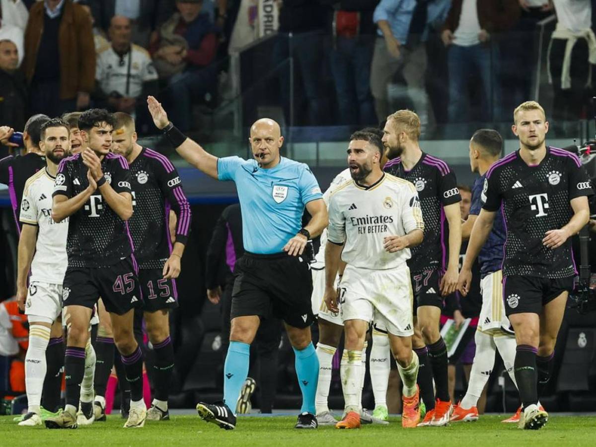 La UEFA se ríe del Barcelona: El 'premio' que pretende dar al árbitro Marciniak