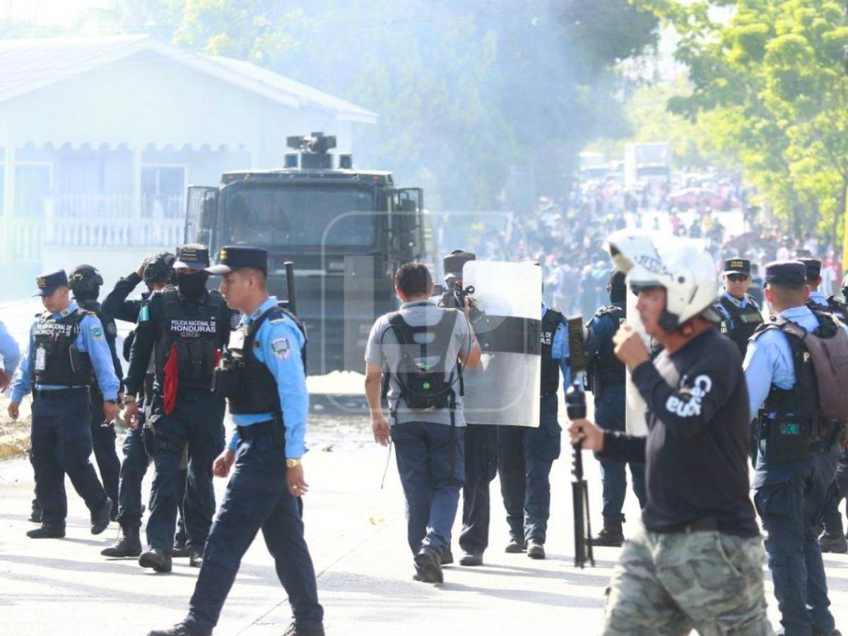 Las imágenes del desalojo de manifestantes en El Progreso, Yoro