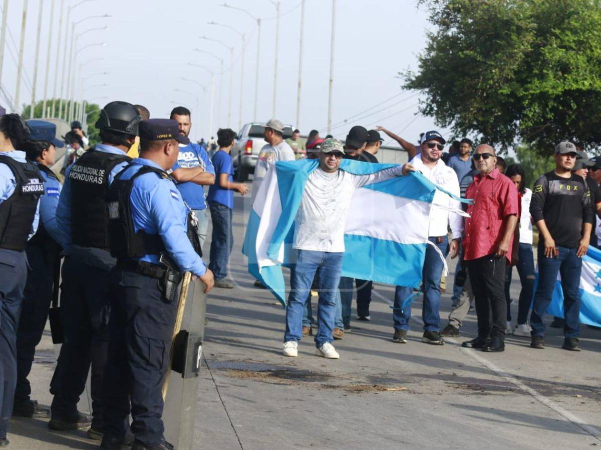 Las imágenes del desalojo de manifestantes en El Progreso, Yoro