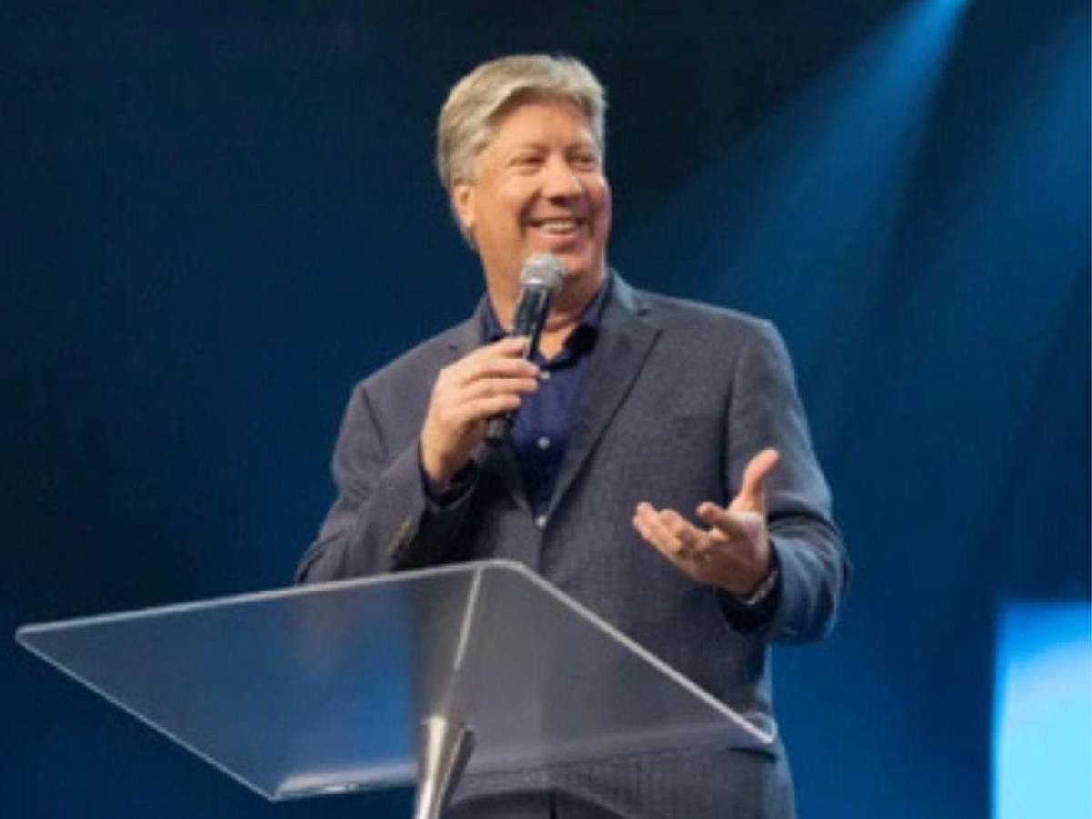 Él es Robert Morris: Pastor y consejero espiritual de Trump, condenado por abuso sexual