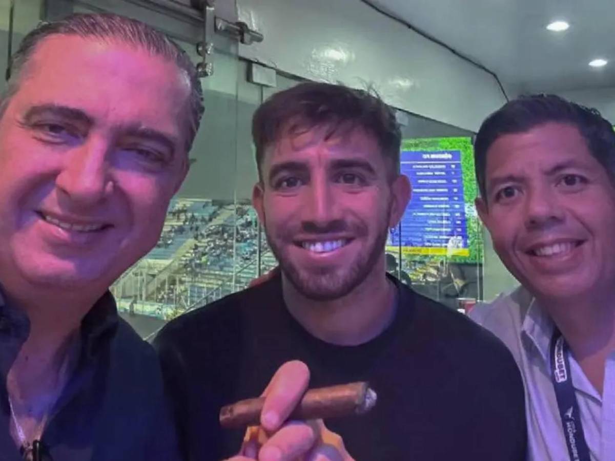 Modelo hondureña recibe propuesta de matrimonio de famoso goleador: Así reaccionó