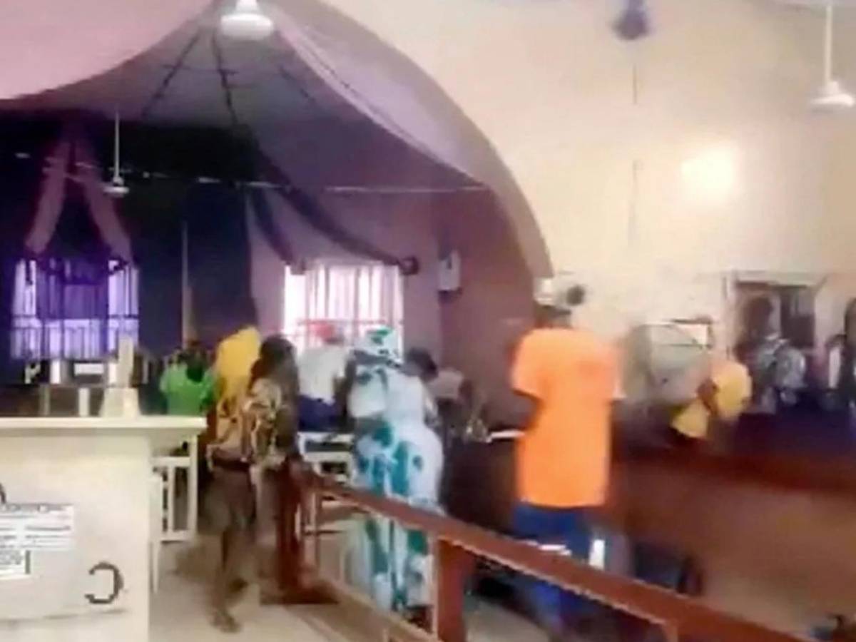 Secuestran a pastor y matan a tres personas durante ataque en iglesia