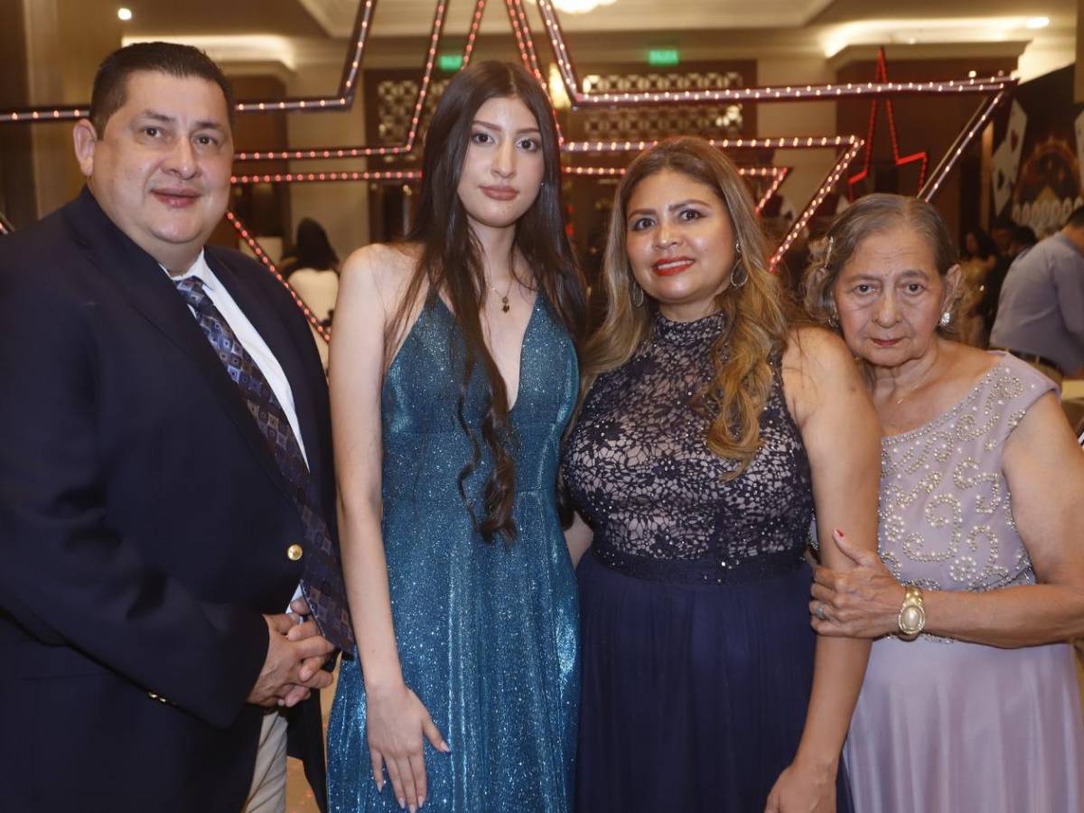 Fotos: Seniors 2025 de Fundación Mhotivo celebraron su graduación