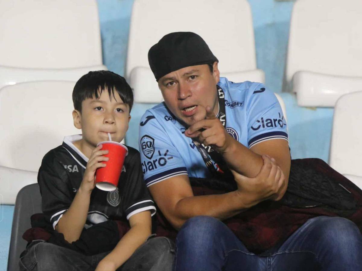 Esposa de directivo, la hermosa chica de ESPN y el beso que robó todas las miradas