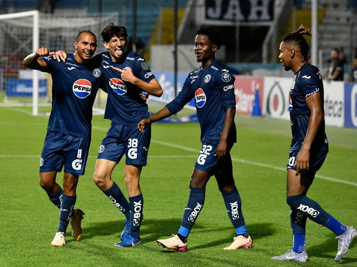 Festín de Motagua en el Nacional, chicas y dedicatoria de Rodrigo Auzmendi