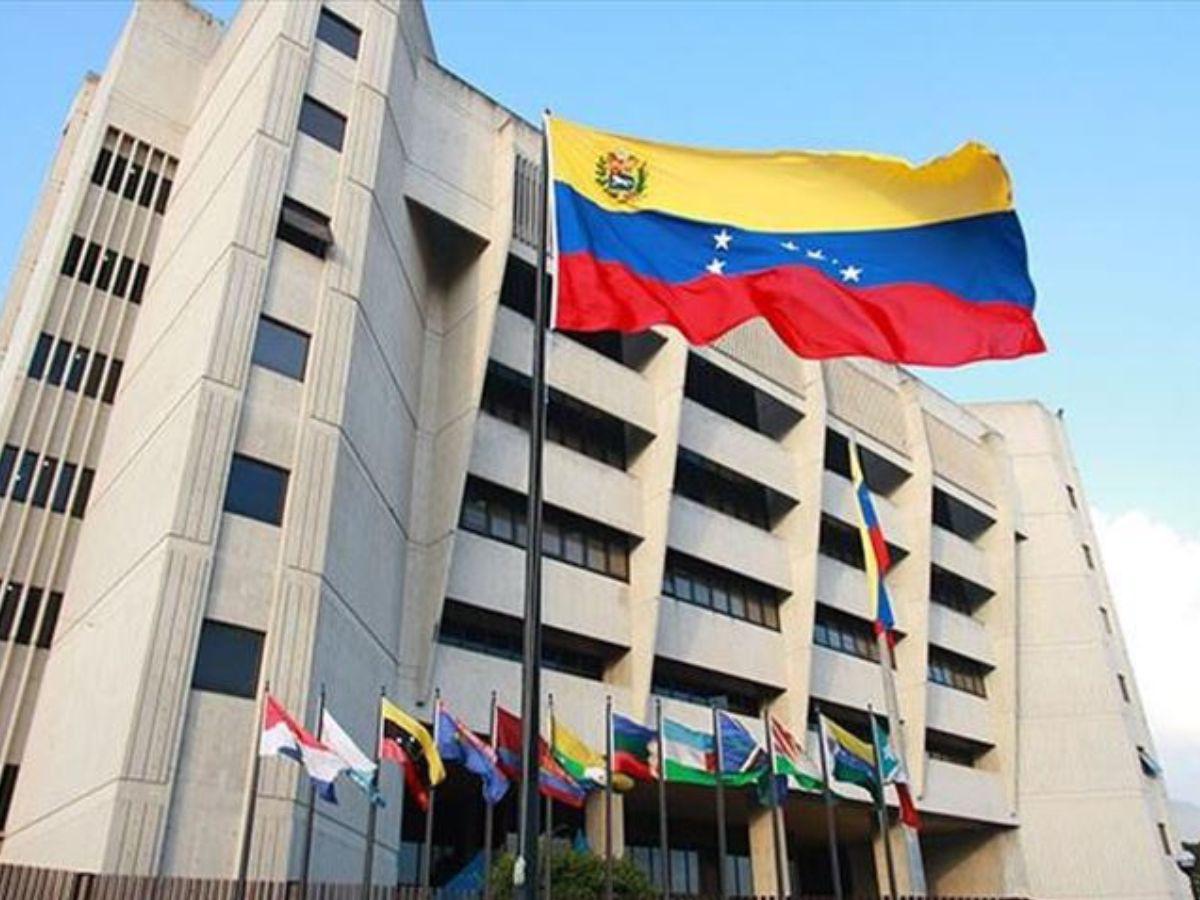 Supremo de Venezuela convoca a los candidatos presidenciales a comparecer este viernes