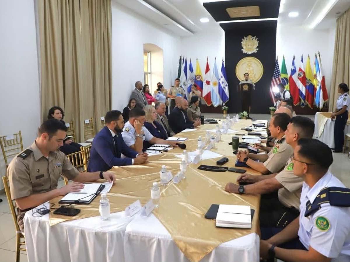 Jeffrey K. Randall se reúne con cúpula de las Fuerzas Armadas de Honduras