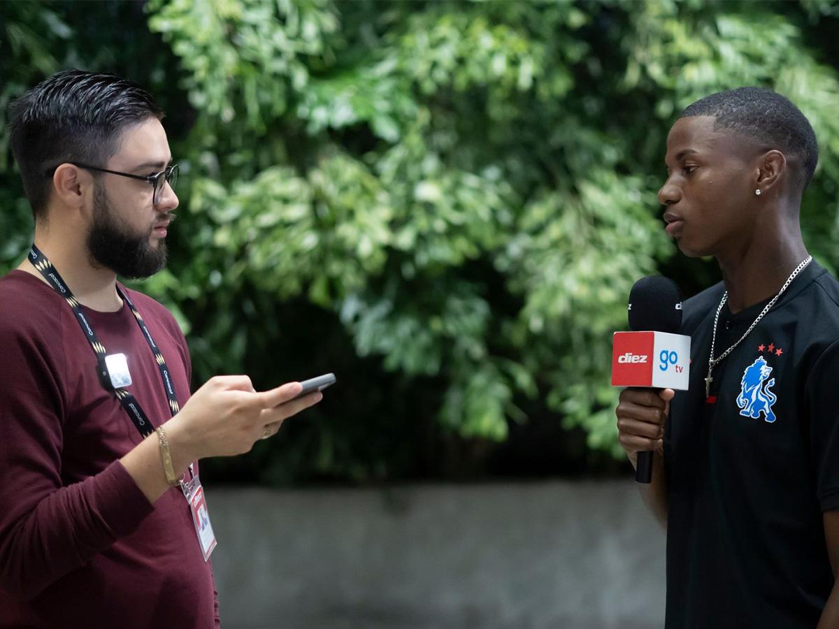 El periodista Jafeth Barralaga entrevistó al zaguero Julián Martínez.
